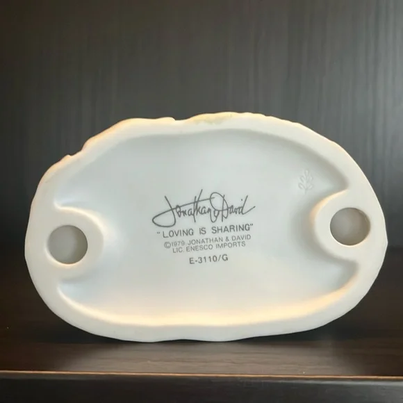 Vintage Precious Moment - Loving is Sharing Figurine- Valentine - Picture 4 of 4